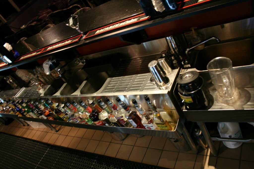 Si su bartender sirve el 90% de las bebidas empleado los productos del speedwell y su top shelf solo acumula polvo, su bar está desperdiciando su potencial. 